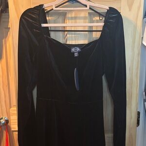 Chic Black Velvet Long Sleeve Dress